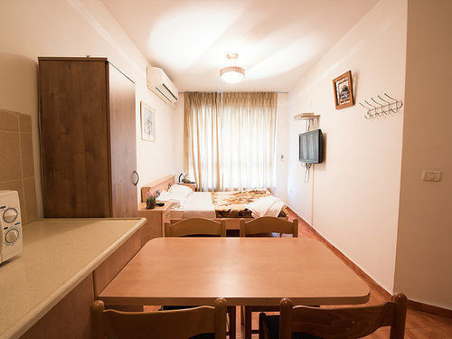 Aparthotel Avital